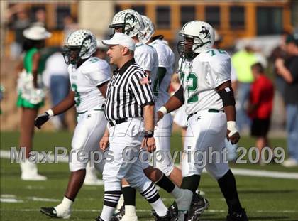 Thumbnail 1 in Hays vs. Huntsville (Texas Bi-District Playoffs) photogallery.