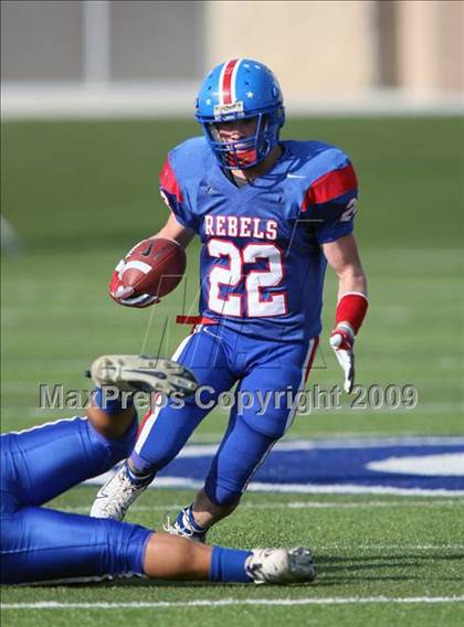 Thumbnail 1 in Hays vs. Huntsville (Texas Bi-District Playoffs) photogallery.
