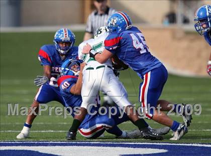 Thumbnail 1 in Hays vs. Huntsville (Texas Bi-District Playoffs) photogallery.