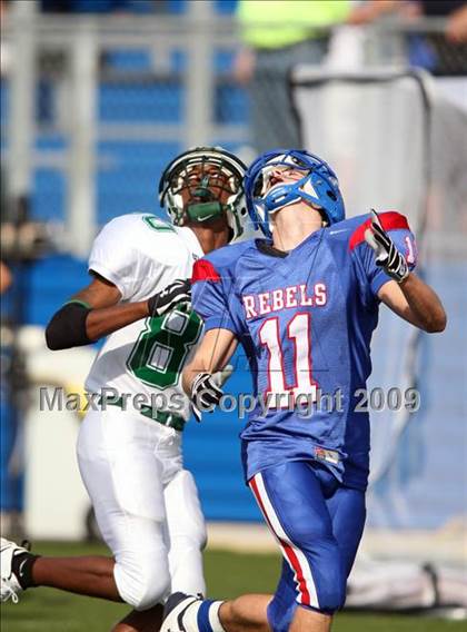 Thumbnail 1 in Hays vs. Huntsville (Texas Bi-District Playoffs) photogallery.