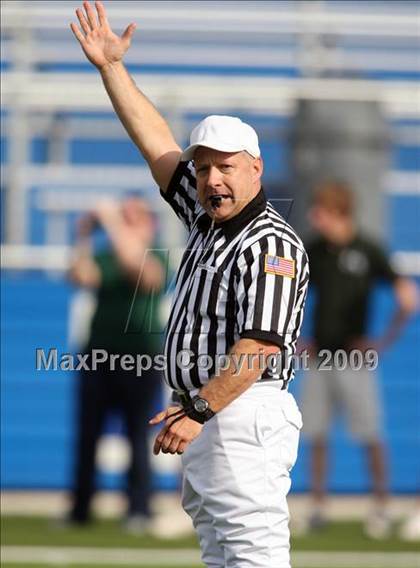 Thumbnail 3 in Hays vs. Huntsville (Texas Bi-District Playoffs) photogallery.