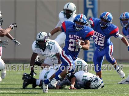 Thumbnail 2 in Hays vs. Huntsville (Texas Bi-District Playoffs) photogallery.