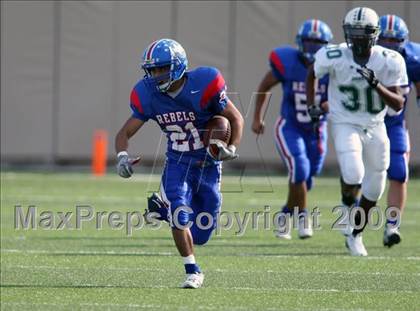 Thumbnail 1 in Hays vs. Huntsville (Texas Bi-District Playoffs) photogallery.