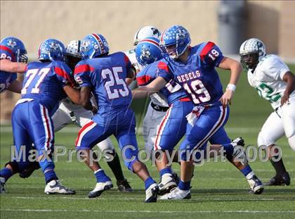 Thumbnail 1 in Hays vs. Huntsville (Texas Bi-District Playoffs) photogallery.