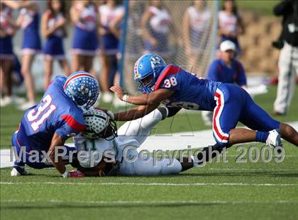 Thumbnail 3 in Hays vs. Huntsville (Texas Bi-District Playoffs) photogallery.