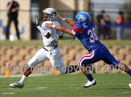 Thumbnail 3 in Hays vs. Huntsville (Texas Bi-District Playoffs) photogallery.