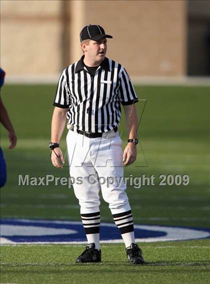 Thumbnail 3 in Hays vs. Huntsville (Texas Bi-District Playoffs) photogallery.