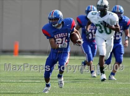 Thumbnail 2 in Hays vs. Huntsville (Texas Bi-District Playoffs) photogallery.