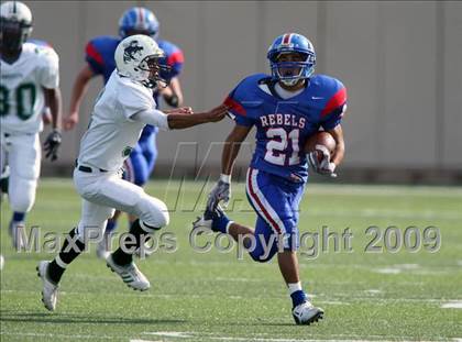 Thumbnail 2 in Hays vs. Huntsville (Texas Bi-District Playoffs) photogallery.