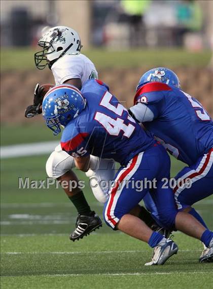 Thumbnail 1 in Hays vs. Huntsville (Texas Bi-District Playoffs) photogallery.