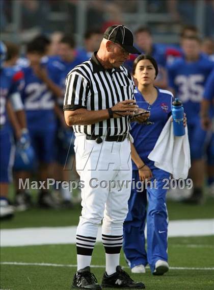 Thumbnail 3 in Hays vs. Huntsville (Texas Bi-District Playoffs) photogallery.