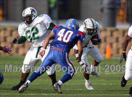 Thumbnail 1 in Hays vs. Huntsville (Texas Bi-District Playoffs) photogallery.