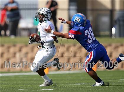 Thumbnail 1 in Hays vs. Huntsville (Texas Bi-District Playoffs) photogallery.