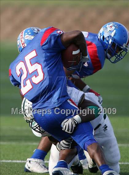 Thumbnail 3 in Hays vs. Huntsville (Texas Bi-District Playoffs) photogallery.