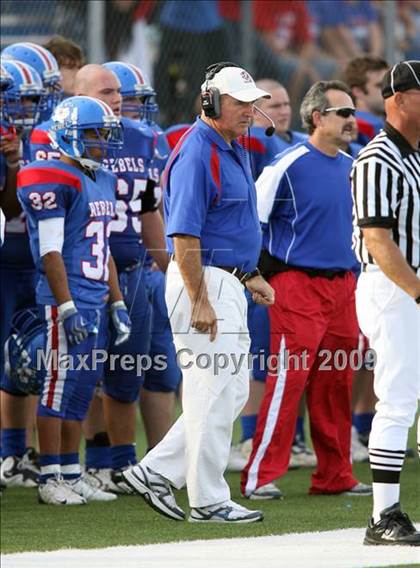 Thumbnail 3 in Hays vs. Huntsville (Texas Bi-District Playoffs) photogallery.
