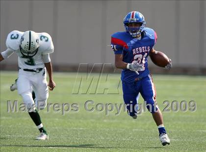Thumbnail 1 in Hays vs. Huntsville (Texas Bi-District Playoffs) photogallery.