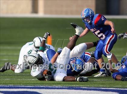 Thumbnail 3 in Hays vs. Huntsville (Texas Bi-District Playoffs) photogallery.