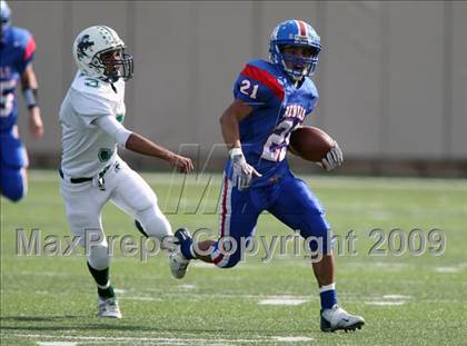 Thumbnail 1 in Hays vs. Huntsville (Texas Bi-District Playoffs) photogallery.