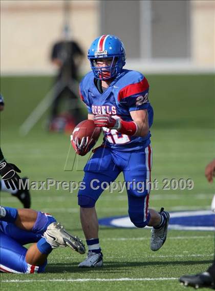 Thumbnail 3 in Hays vs. Huntsville (Texas Bi-District Playoffs) photogallery.