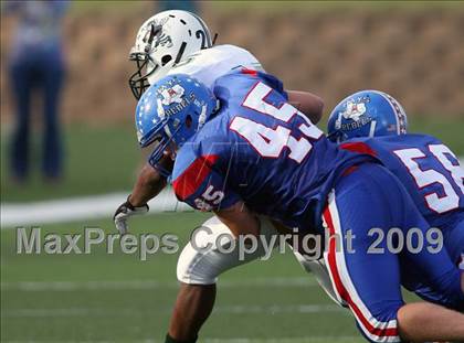 Thumbnail 3 in Hays vs. Huntsville (Texas Bi-District Playoffs) photogallery.