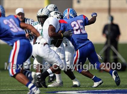 Thumbnail 1 in Hays vs. Huntsville (Texas Bi-District Playoffs) photogallery.