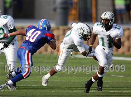 Thumbnail 2 in Hays vs. Huntsville (Texas Bi-District Playoffs) photogallery.