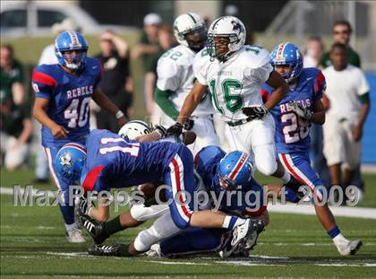 Thumbnail 2 in Hays vs. Huntsville (Texas Bi-District Playoffs) photogallery.