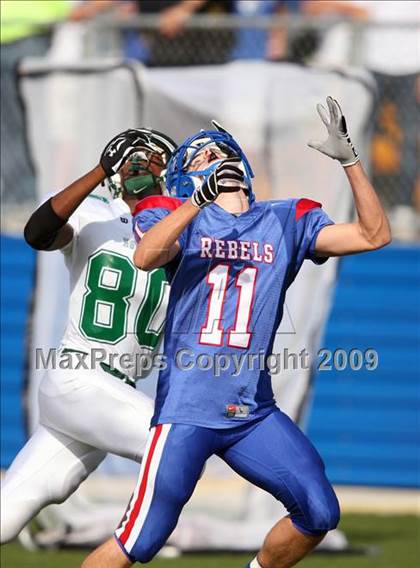 Thumbnail 2 in Hays vs. Huntsville (Texas Bi-District Playoffs) photogallery.