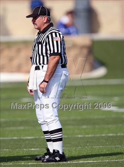 Thumbnail 3 in Hays vs. Huntsville (Texas Bi-District Playoffs) photogallery.