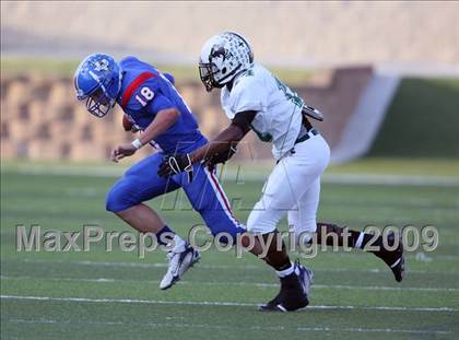Thumbnail 2 in Hays vs. Huntsville (Texas Bi-District Playoffs) photogallery.