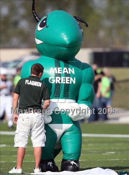 Thumbnail 3 in Hays vs. Huntsville (Texas Bi-District Playoffs) photogallery.