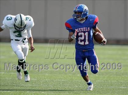 Thumbnail 3 in Hays vs. Huntsville (Texas Bi-District Playoffs) photogallery.