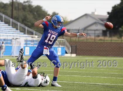 Thumbnail 3 in Hays vs. Huntsville (Texas Bi-District Playoffs) photogallery.