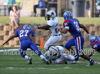 Thumbnail 1 in Hays vs. Huntsville (Texas Bi-District Playoffs) photogallery.