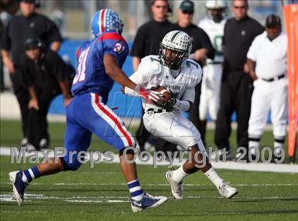 Thumbnail 3 in Hays vs. Huntsville (Texas Bi-District Playoffs) photogallery.