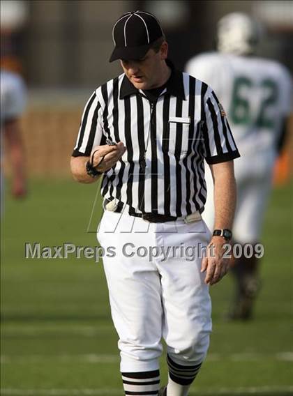 Thumbnail 3 in Hays vs. Huntsville (Texas Bi-District Playoffs) photogallery.