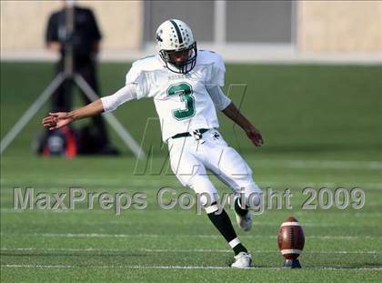 Thumbnail 1 in Hays vs. Huntsville (Texas Bi-District Playoffs) photogallery.