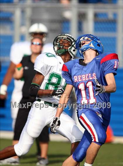 Thumbnail 3 in Hays vs. Huntsville (Texas Bi-District Playoffs) photogallery.