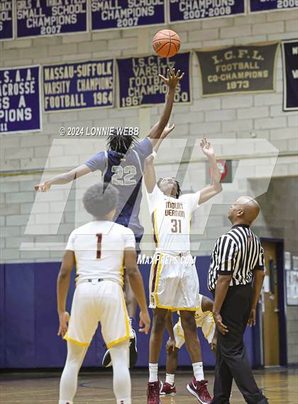 Thumbnail 3 in Mount Vernon vs Hillhouse (New York Holiday Invitational) photogallery.