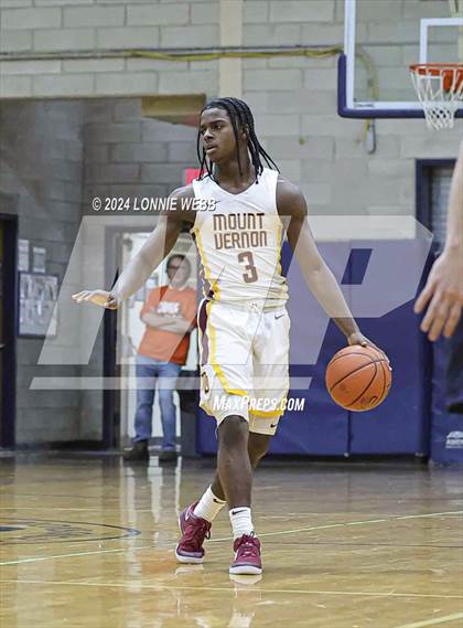 Thumbnail 3 in Mount Vernon vs Hillhouse (New York Holiday Invitational) photogallery.