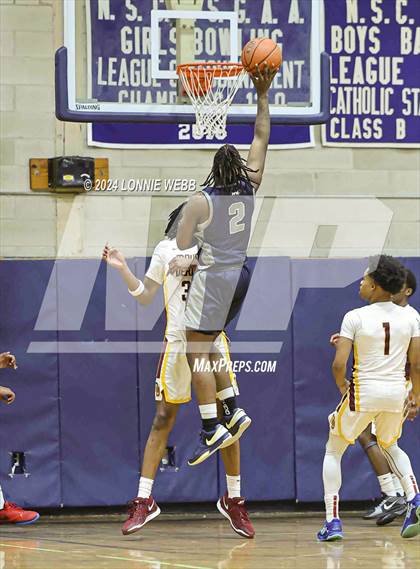 Thumbnail 1 in Mount Vernon vs Hillhouse (New York Holiday Invitational) photogallery.