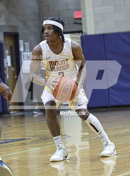 Thumbnail 1 in Mount Vernon vs Hillhouse (New York Holiday Invitational) photogallery.