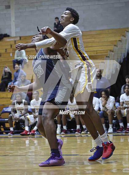 Thumbnail 3 in Mount Vernon vs Hillhouse (New York Holiday Invitational) photogallery.