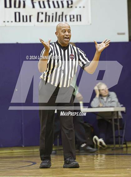 Thumbnail 3 in Mount Vernon vs Hillhouse (New York Holiday Invitational) photogallery.
