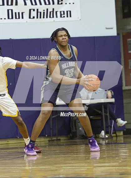 Thumbnail 1 in Mount Vernon vs Hillhouse (New York Holiday Invitational) photogallery.