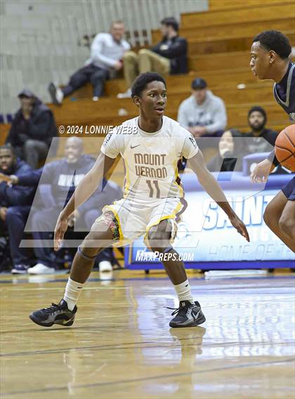 Thumbnail 3 in Mount Vernon vs Hillhouse (New York Holiday Invitational) photogallery.