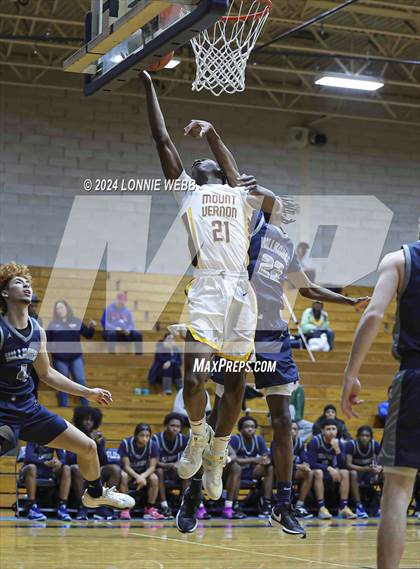 Thumbnail 3 in Mount Vernon vs Hillhouse (New York Holiday Invitational) photogallery.