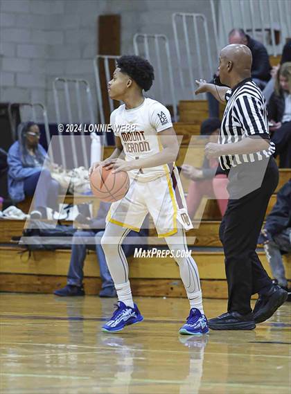 Thumbnail 3 in Mount Vernon vs Hillhouse (New York Holiday Invitational) photogallery.