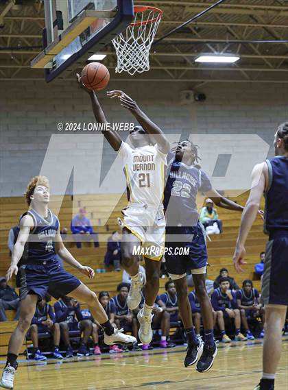 Thumbnail 2 in Mount Vernon vs Hillhouse (New York Holiday Invitational) photogallery.