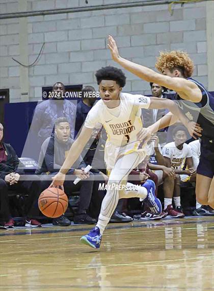 Thumbnail 3 in Mount Vernon vs Hillhouse (New York Holiday Invitational) photogallery.
